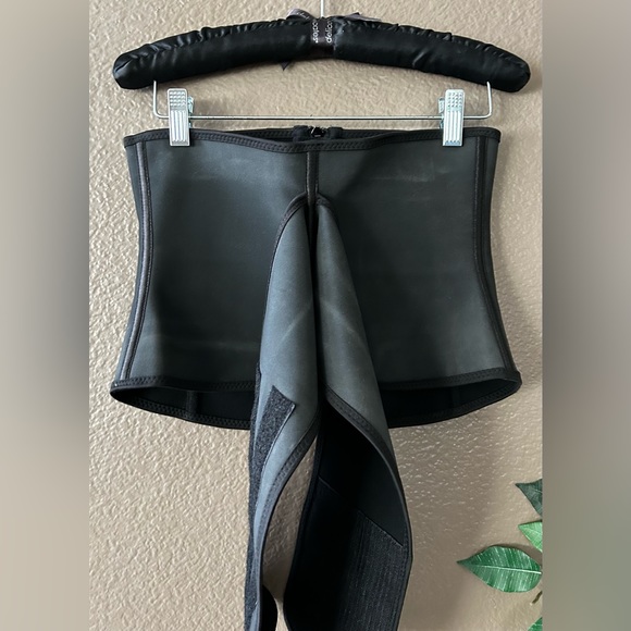 Cali Curves Fajas Get Snatched Waist Trainer - Picture 6 of 16
